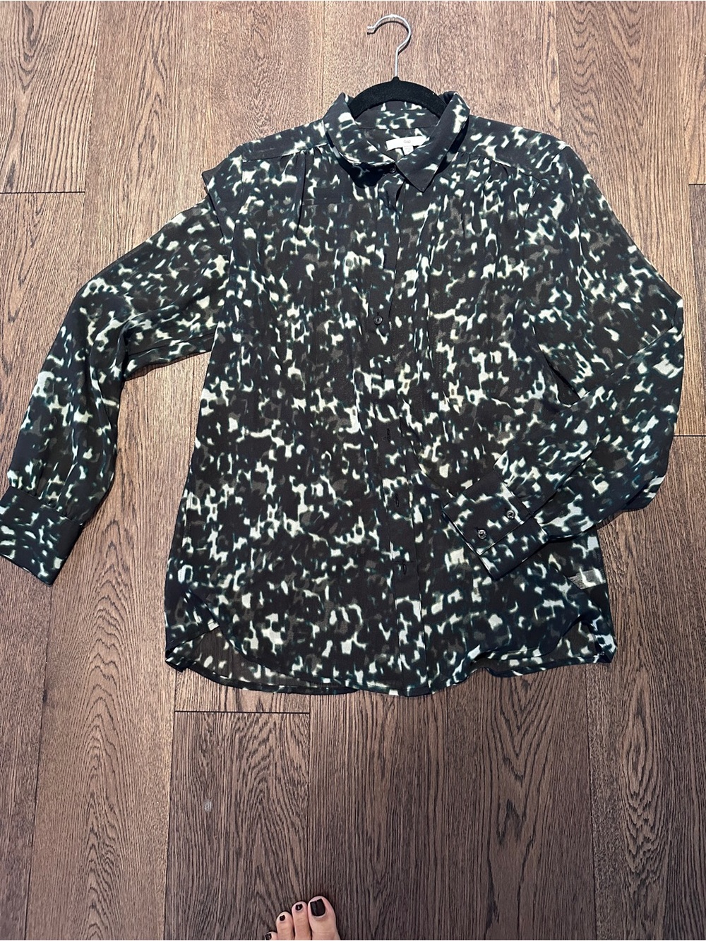 Ladies GAP Black & White Abstract Print Button-Down Shirt